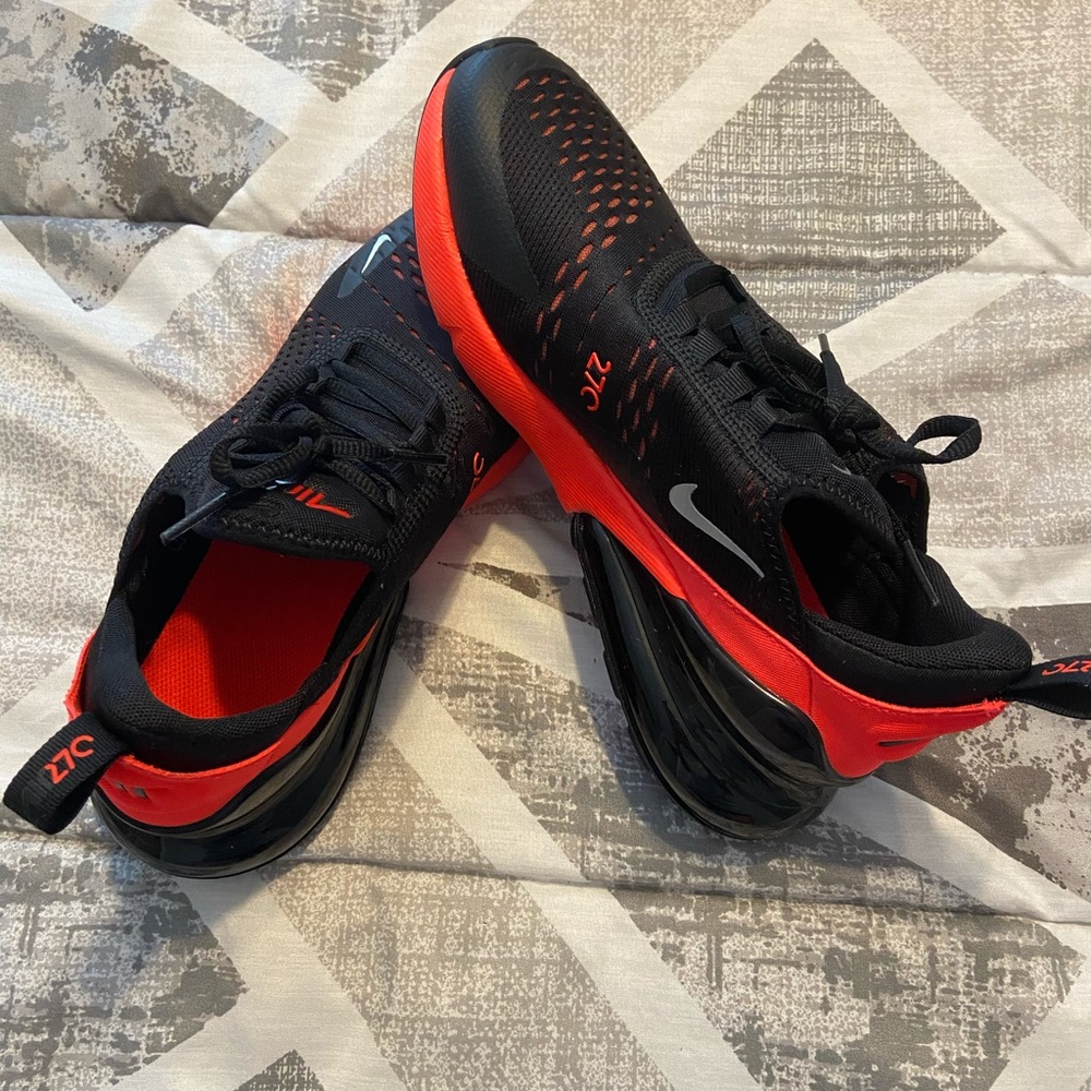 Nike youth AirMax 270 shoes.